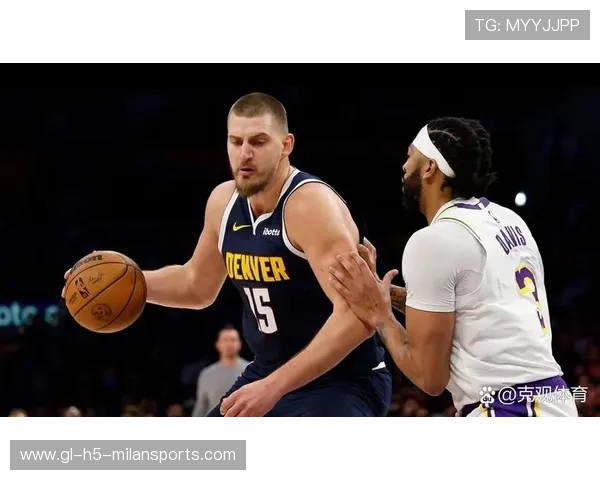 约基奇内线再造犯规稳稳罚中，掘金继续拉高节奏